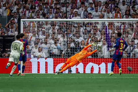 برشلونة: تشيزني يرسل مبابي لقائمة تضم ميسي ونيمار (فيديو)